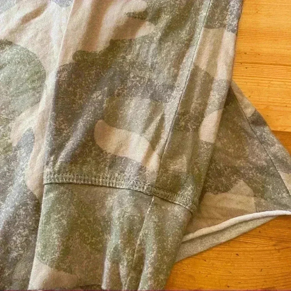 Hollister lace up Camouflage top - Picture 3 of 8